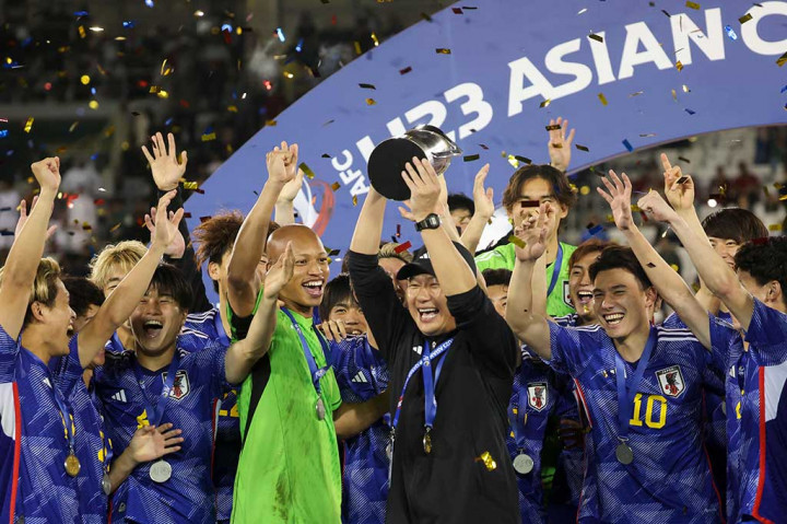 Jepang U-23 menjuarai Piala Asia U-23 2024 setelah mengalahkan Uzbekistan U-23 pada partai final di Stadion Jassim Bin Hamad, Doha, Jumat, 3 Mei 2024 malam waktu setempat. Para pemain Jepang pun berselebrasi untuk merayakan keberhasilan mereka tersebut.