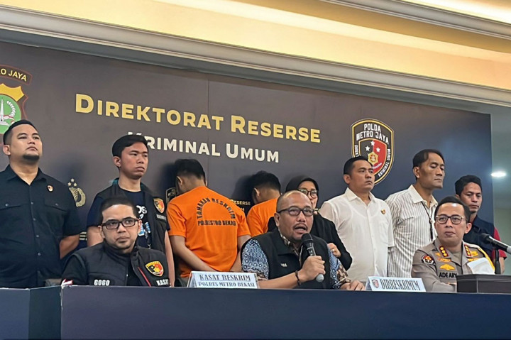 Direktur Reserse Kriminal Umum Polda Metro Jaya Kombes Wira Tri Satyaputra mengungkapkan bahwa motif utama pelaku berinisial AARN, 29, membunuh korban RM, 49, adalah sakit hati.