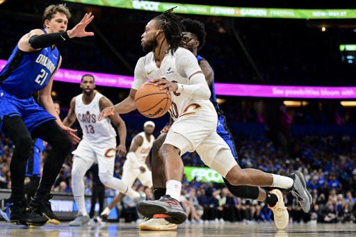 Darius Garland menyelesaikan dengan 21 poin. Namun pada akhirnya Cavs tidak mampu bertahan lantaran akurasi tembakan tiga angka yang buruk, hanya berhasil tujuh bola masuk dari total 28 upaya.