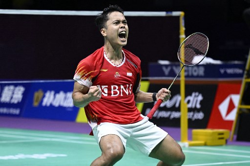 Sebelumnya tunggal pertama Anthony Sinisuka Ginting membuka kemenangan pertama Indonesia setelah mengalahkan unggulan pertama Taiwan Chou Tien Chen dua gim langsung dengan skor 21-18, 21-19 dalam tempo 51 menit.