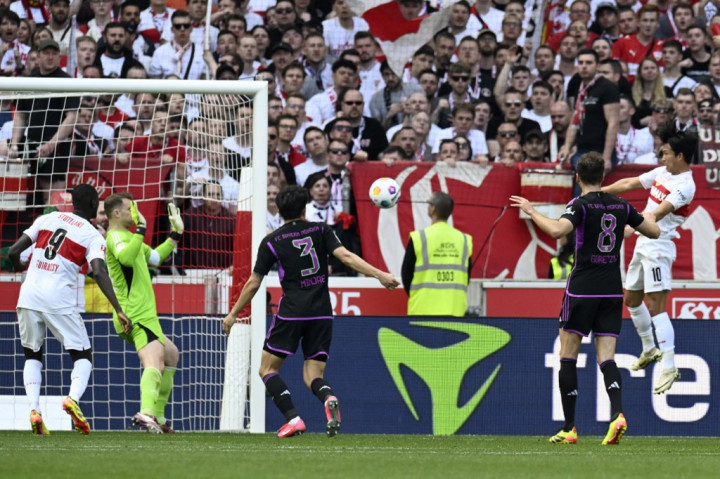 Stuttgart sukses kembali unggul pada menit 83 setelah umpan silang yang dikirimkan oleh Silas Katompa Mvumpa dapat disambut sundulan Jeong Woo-yeong sehingga skor berubah menjadi 2-1.