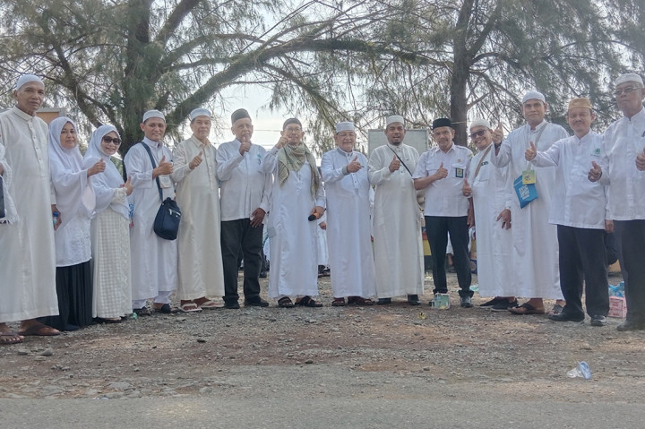 Kepala Kantor Kementerian Agama (Ka Kan Kemenag) Kabupaten Pidie, Abdullah AR, kepada Media Indonesia, Minggu, 5 Mei 2024 mengatakan, setiap jiwa Jemaah Calon Haji kali ini, tentu benar-benar dinyatakan sehat sesuai hasil pemeriksaan dokter. Lalu harus menjaga kebugarannya paling kurang hingga berakhir puncak haji yaitu wukuf di Padang Arafah.