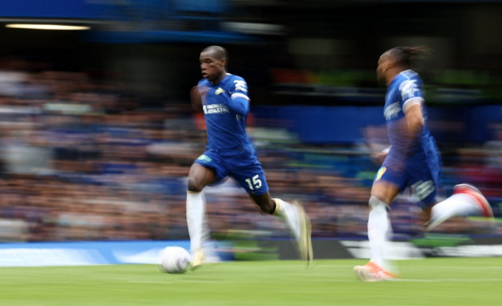 Chelsea mengamankan poin penuh ketika menjamu West Ham dalam lanjutan Premier League yang digelar Minggu, 5 Mei. The Blues menang telak 5-0 atas The Irons.