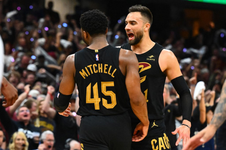 Cavaliers mengawali laga dengan akurasi tembakan terburuknya dan tanpa tripoin walaupun sudah tujuh kali melakukan percobaan tembakan dari luar garis lengkung. Bahkan mereka sampai tertinggal 18 poin di babak pertama dan berada dalam bahaya tersingkir di playoff putaran pertama untuk tahun kedua berturut-turut.