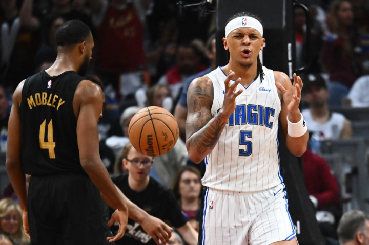 Namun Mitchell yang mencetak 50 poin pada kekalahan Cavaliers di laga keenam, membuat rentetan skor di kuarter ketiga yang memicu Cavaliers melakukan laju poin untuk mengejar ketertinggalan.