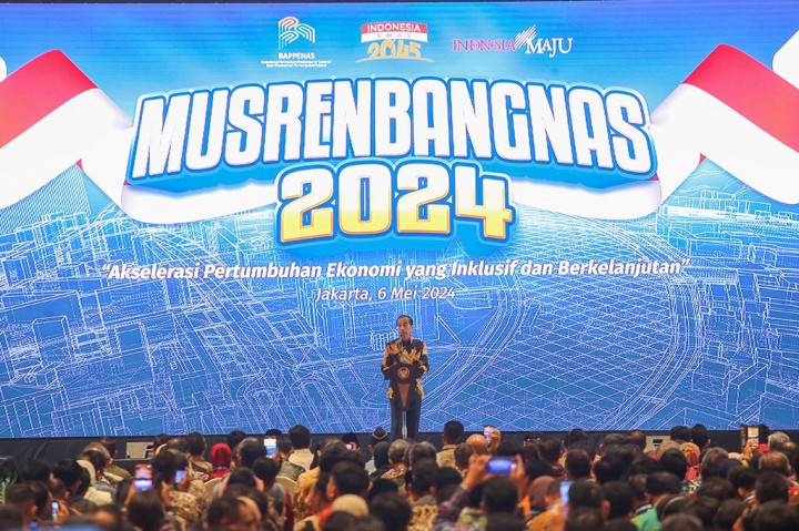 Presiden Joko Widodo (Jokowi) kembali menekankan kepada kepala daerah agar tidak menggunakan anggaran untuk agenda rapat dan studi banding yang kebanyakan.