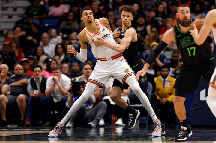 Wembanyama adalah pilihan dengan suara bulat, memperoleh semua 99 suara tempat pertama, pilihan pendatang baru pertama dengan suara bulat sejak Karl-Anthony Towns pada 2016.