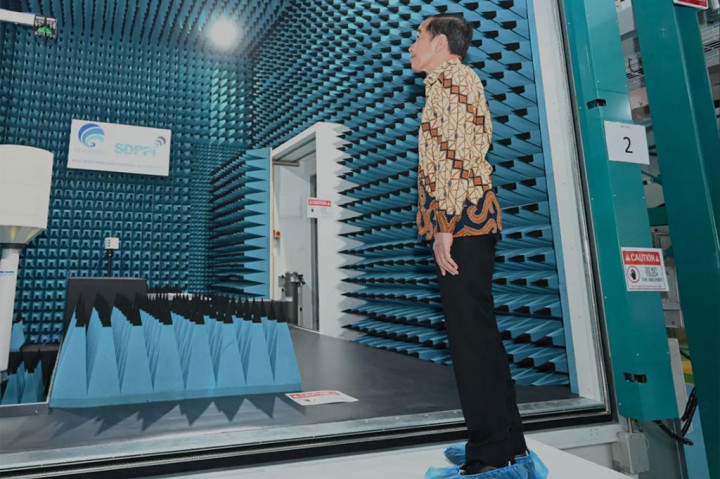 Jokowi mengatakan kehadiran fasilitas Indonesia Digital Test House (IDTH) di Depok, Jawa Barat, dapat berkontribusi memacu pertumbuhan ekosistem kendaraan listrik di Indonesia. 