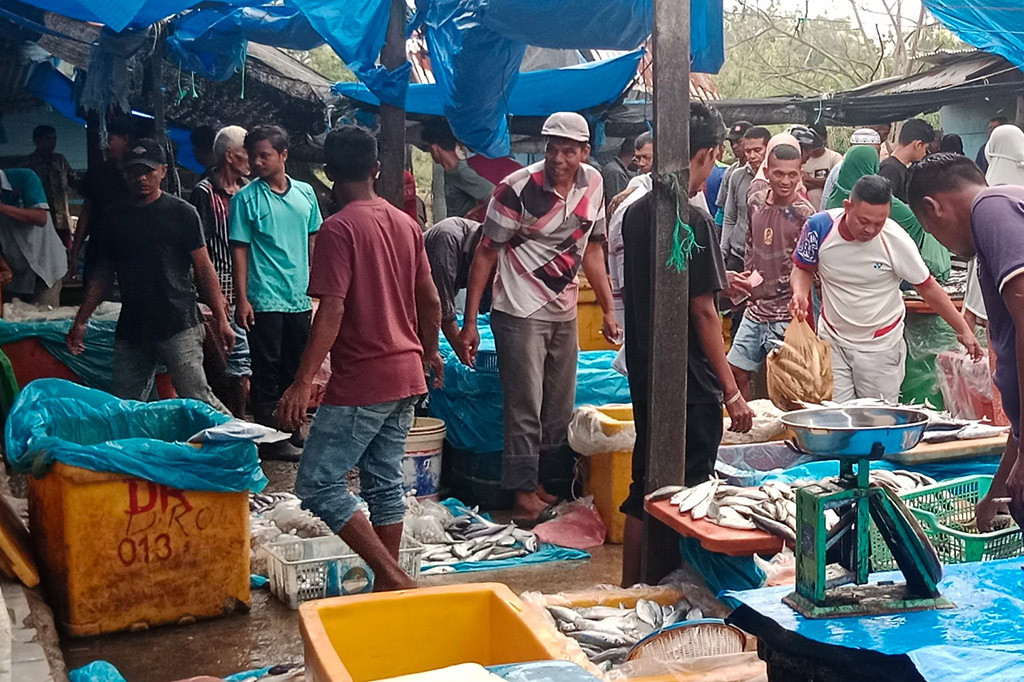 Kondisi ini telah mengembirakan para warga pesisir Aceh yang dikenal banyak dan gemar mengkonsumsi ikan laut. Lalu lebih menguntungkan pemilik warung nasi dan penjual ikan bakar di kawasan provinsi paling barat Indonesia itu.
