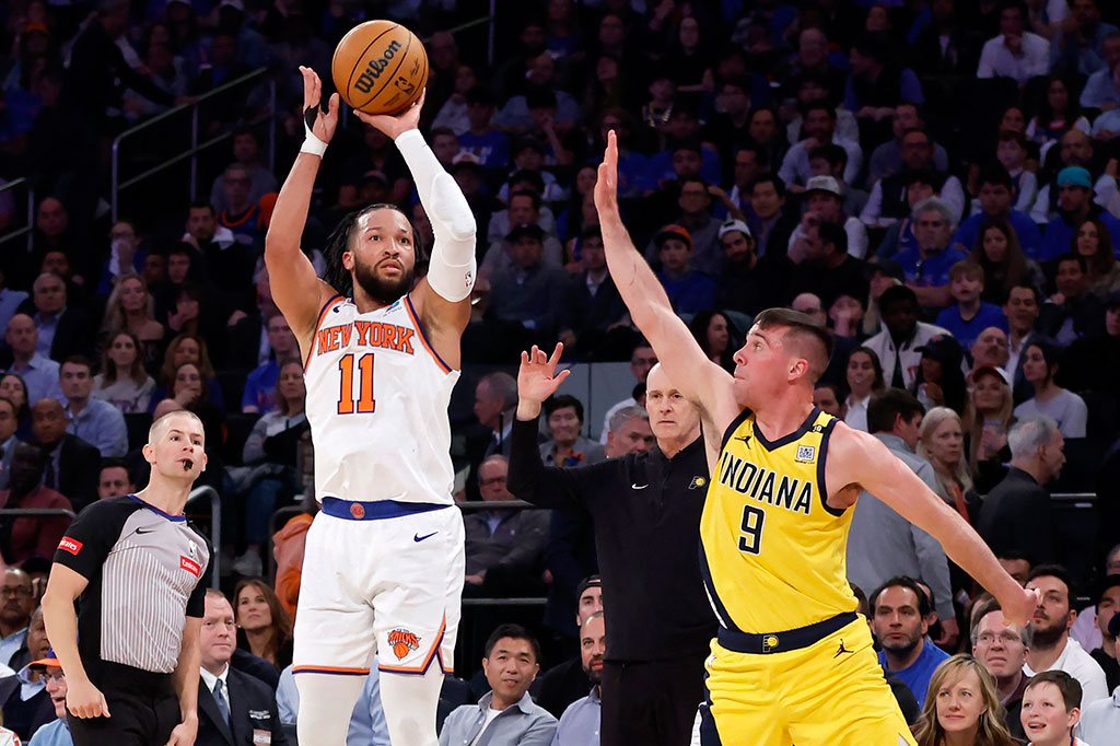 Brunson membawa Knicks menang dengan skor akhir 121-117 atas Pacers, sekaligus menjadi pemain keempat dalam sejarah NBA yang mencatat 40 poin atau lebih dalam empat laga berturut-turut di babak playoff, setara dengan capaian Jerry West, Michael Jordan, dan Bernard King.