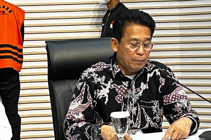 KPK menetapkan tiga tersangka dalam kasus pemotongan dana ASN di Sidoarjo. Mereka yakni Ahmad Muhdlor Ali, Kepala BPPD Sidoarjo Ari Suryono dan Kasubbag Umum dan Kepegawaian BPPD Sidoarjo Siska Wati.