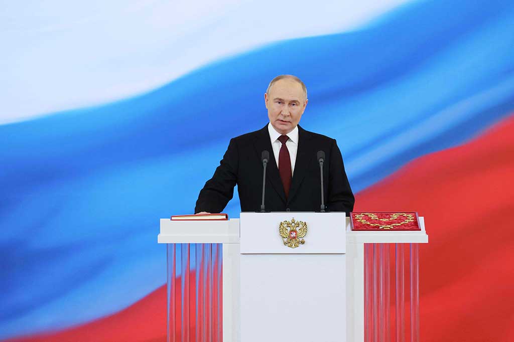 Vladimir Putin dilantik sebagai presiden Rusia untuk masa jabatan kelima pada upacara pelantikan yang diadakan di Kremlin, Moskow pada Selasa, 7 Mei 2024 waktu setempat.