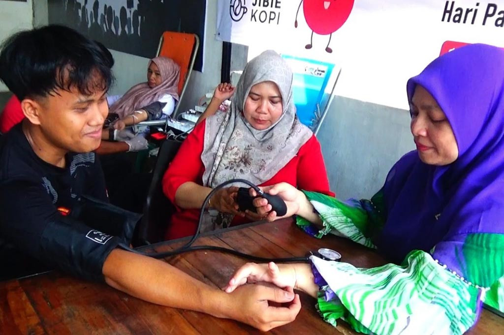 Yani menambahkan, dalam kegiatan donor darah ini, pihaknya bersama jurnalis menargetkan 100 kantong darah, namun baru terkumpul 50 kantong darah.