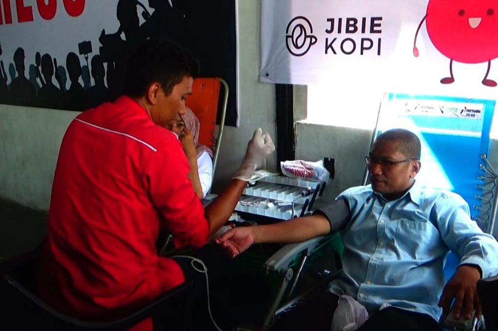 kegiatan donor darah tersebut dilakukan untuk membantu memenuhi persediaan darah di Unit Tranfusi (UTD) PMI Aceh Utara, yang berlangsung di Setber Jurnalis Lhokseumawe, dikawasan desa Keude Aceh, Kecamatan Banda Sakti.