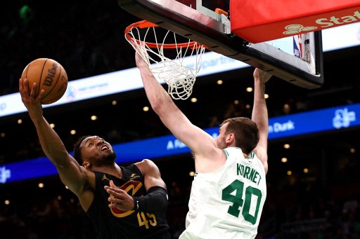 Donovan Mitchell menyumbang 33 poin dan 6 assist untuk Cavaliers. Dia adalah pemain keempat dalam sejarah liga yang mencetak 30 poin atau lebih dalam enam seri pembuka playoff berturut-turut, bergabung dengan Michael Jordan (tiga kali), Kobe Bryant dan Wilt Chamberlain. Darius Garland menambahkan 14 poin.