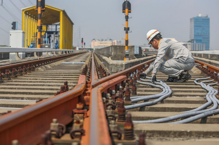 Perawatan berkala terhadap prasarana LRT Jakarta tersebut untuk menunjang kelancaran operasional LRT Jakarta. 