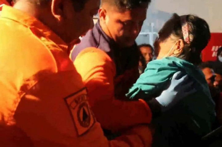 Kementerian Kelautan dan Perikanan (KKP) menerjunkan dua Kapal Pengawas (KP) Hiu 15 dan Orca 06 untuk mengevakuasi 24 pengungsi erupsi Gunung Ruang Tagulandang Sitaro, Sulawesi Utara.