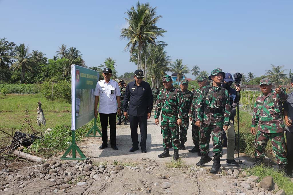 Program Tentara Manunggal Membangun Desa (TMMD) Sengkuyung Tahap II TA 2024 Kabupaten Sleman kembali dibuka pada Rabu, 8 Mei 2024. TMMD kali ini dibuka oleh Wakil Bupati Sleman, Danang Maharsa, di lapangan Argomulyo, Kapanewon Cangkringan.