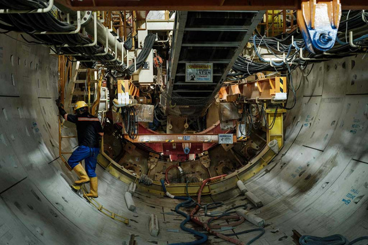 Pembangunan MRT Fase 2A CP 201 yang meliputi Stasiun Thamrin dan Monumen Nasional (Monas) telah mencapai 75,83 persen hingga 25 April 2024. 