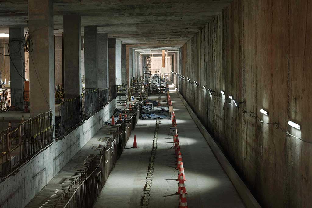 Ahmad menuturkan pembangunan Stasiun Monas telah masuk ke tahap pekerjaan pengecoran ruang bawah tanah (box jacking) segmen ke-3 dari total lima segmen untuk pintu masuk (entrance) 1 Jalan Museum.