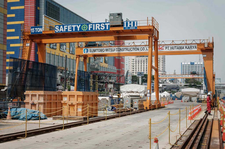 Untuk CP 202 (Stasiun Harmoni-Sawah Besar-Mangga Besar) setelah resmi dimulai pada 25 Juni 2022, maka per 25 April 2024 telah mencapai 29,38 persen dengan cakupan pekerjaan meliputi pekerjaan D-Wall, king post dan lantai kerja sementara (RC Deck).