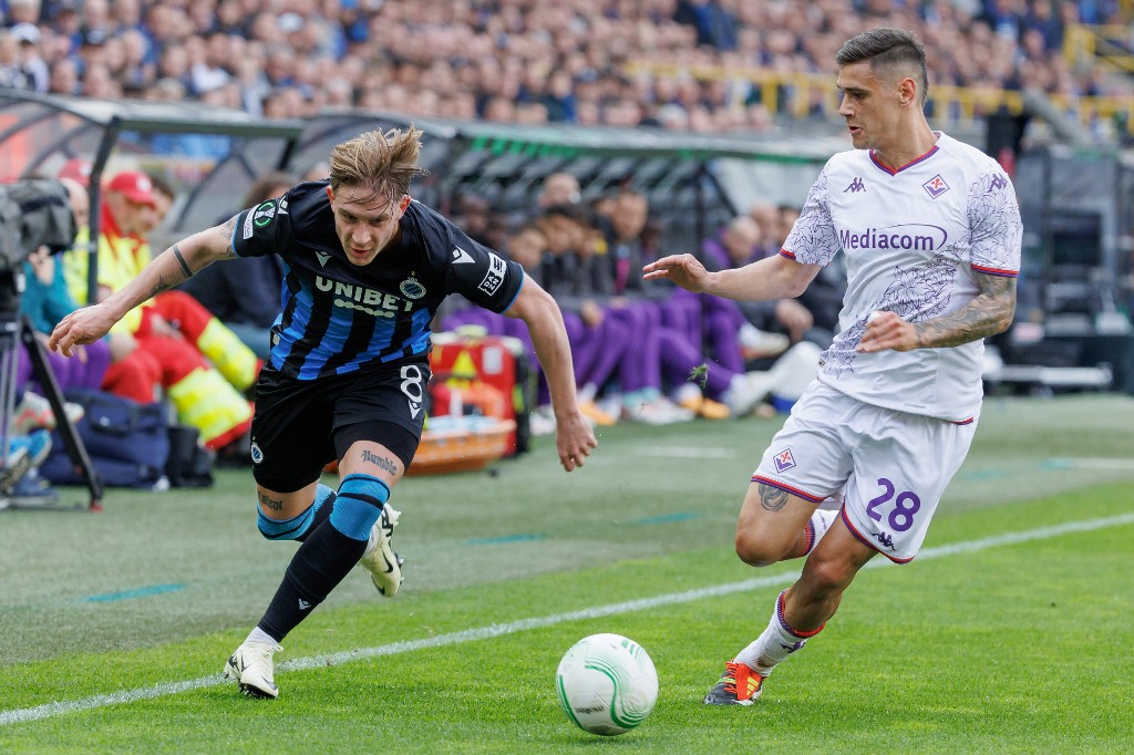 Fiorentina sukses melaju ke final Liga Conference Eropa 2023/24 meski bermain imbang 1-1 melawan wakil Belgia, Club Brugge dalam laga leg kedua semifinal di Stadion Jan Breydel pada Rabu, 8 Mei 2024 malam WIB.  