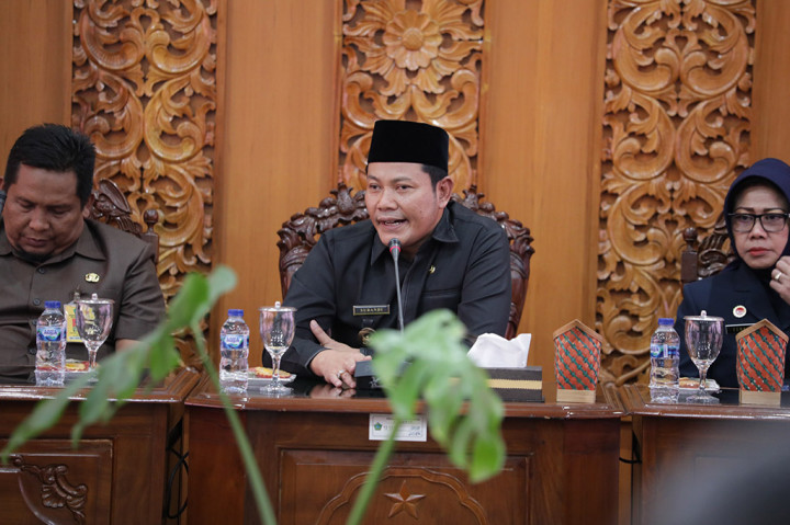 Pasca dilantik sebagai Plt Bupati Sidoarjo, Subandi bergerak cepat melaksanakan tugas dan memimpin Kabupaten Sidoarjo agar roda pemerintahan tetap berjalan dengan baik. Subandi meminta seluruh kepala dinas dan camat di Kabupaten Sidoarjo untuk bersama-sama menyatukan visi dan misi membangun Sidoarjo.