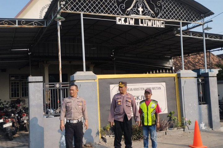 Polresta Sidoarjo dan jajarannya menyebar sejumlah personel di beberapa gereja yang melakukan ibadah Kenaikan Yesus Kristus, Kamis, 9 Mei 2024.