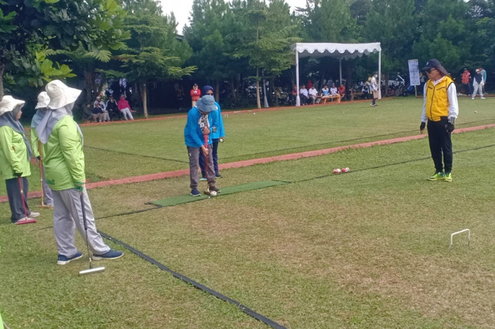 Meskipun ada beberapa peserta yang sudah usia lanjut, semangat untuk berolahraga tetap menggelora, salah satunya Margiati Guntur, seorang perempuan berusia 77 tahun asal Jakarta.