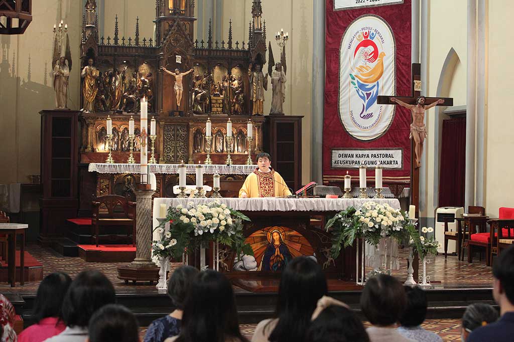 Dia mengimbau kepada masyarakat yang hendak mengikuti misa di Gereja Katedral agar datang lebih awal, yakni sekitar satu jam sebelum misa dimulai.