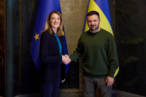 Menyatakan bahwa Kiev akan mampu menghentikan inisiatif Rusia di garis depan di Ukraina timur segera setelah  menerima pengiriman senjata, yang menurutnya saat ini tidak berada pada tingkat yang mereka harapkan. Zelenskyy mengatakan Moskow sebaliknya telah menambah pasukannya di utara dan timur negara itu.
