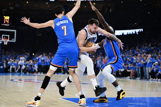 Luka Doncic yang pada laga kesatu ditahan oleh OKC hanya mencetak 19 poin, saat ini bisa terlepas dengan mencetak 29 poin, 10 rebound, dan 7 assist, meski harus dibayar mahal oleh pencetak skor tertinggi di NBA 2023-2024 tersebut.