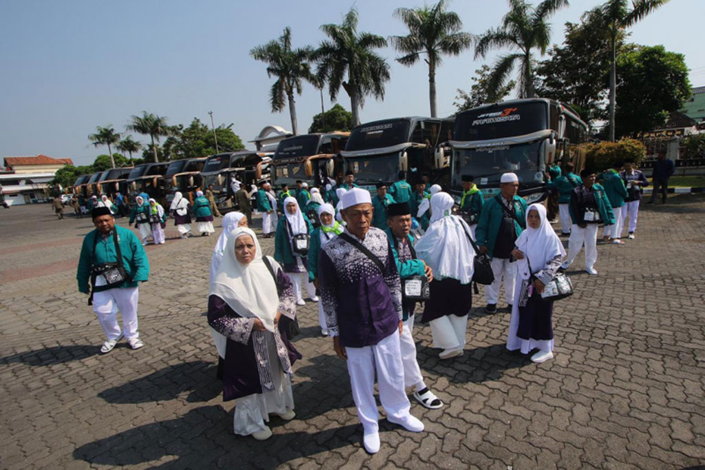 Sebanyak 355 jemaah haji asal Temanggung ini menjadi kloter I yang masuk Embarjasi Haji Donohudan, Boyolali, Jawa Tengah pada Sabtu, 11 Mei 2024 pagi.