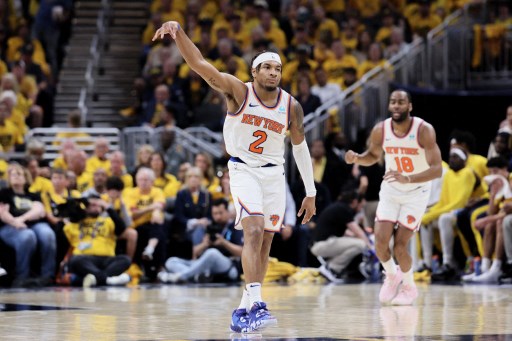 Alec Burks mencetak 14 poin dan Miles McBride bersama Josh Hart sama-sama mencetak 10 poin. Hart menambahkan statistik pertahanan yang apik dengan 18 rebound.