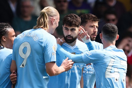 Manchester City mendominasi pertandingan ini dengan menguasai 65 persen penguasaan bola dan melepaskan sembilan tendangan tepat sasaran. Mereka langsung unggul pada menit 13 lewat gol Josko Gvardiol yang memanfaatkan umpan Kevin De Bruyne.