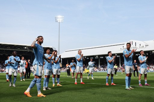 Manchester City naik ke peringkat pertama klasemen Liga Inggris setelah menghajar Fulham 4-0 di Stadion Craven Cottage, London, Sabtu, 11 Mei 2024.