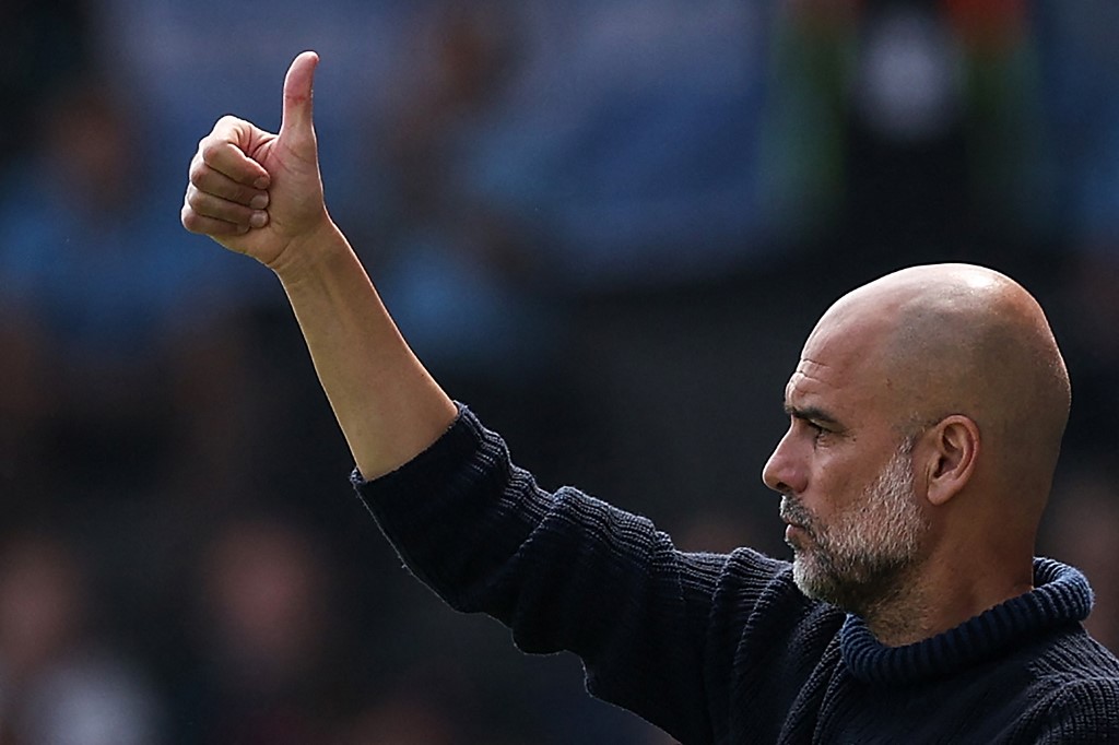 Pelatih Pep Guardiola menyebut bahwa para pemain Manchester City sudah terbiasa dengan tekanan  sehingga bisa mengambil alih posisi puncak klasemen dari Arsenal.