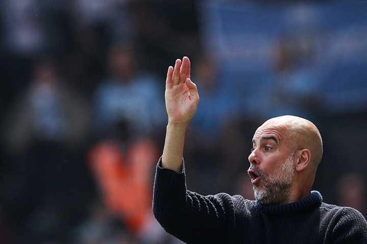 Manchester City menang 4-0 atas Fulham pada Sabtu, 11 Mei 2024, sekaligus membawa mereka naik ke puncak klasemen dengan perolehan 85 poin, unggul dua angka dari Arsenal yang turun ke posisi dua.