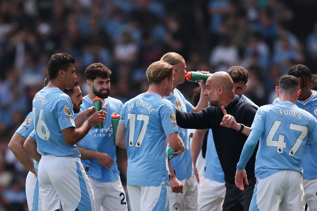 Kendati demikian, Guardiola menyatakan bahwa timnya tidak boleh lengah pada dua laga tersisa melawan Tottenham dan West Ham. Sebab, secara matematis Arsenal bisa saja kembali memimpin karena selisih antara kedua tim hanya dua poin.