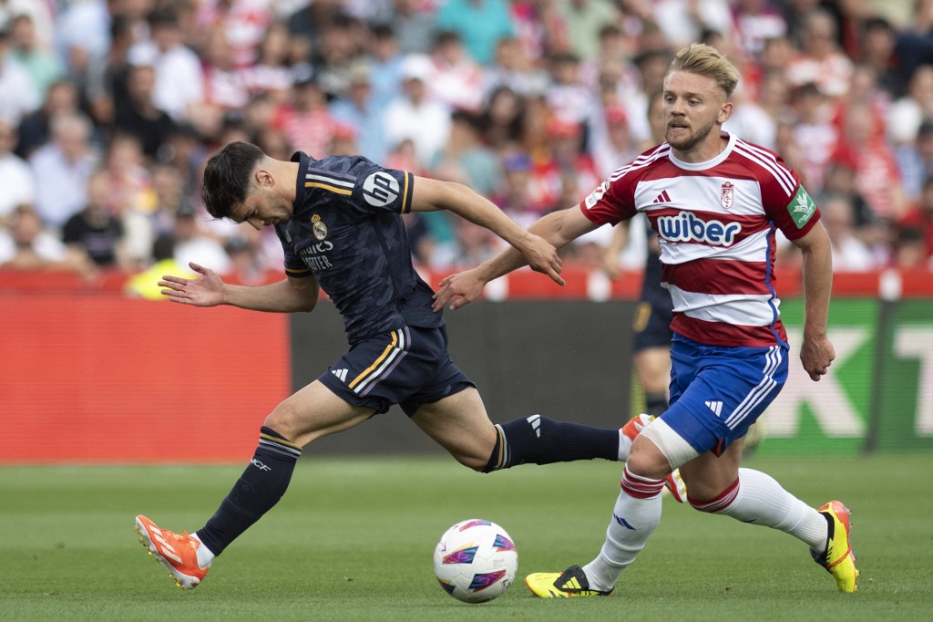 Real Madrid meraih kemenangan telak 4-0 saat bertandang ke markas Granada dalam lanjutan LaLiga 2023/24 di Estadi Nuevo Los Carmenes pada Sabtu, 11 Mei 2024 malam WIB.