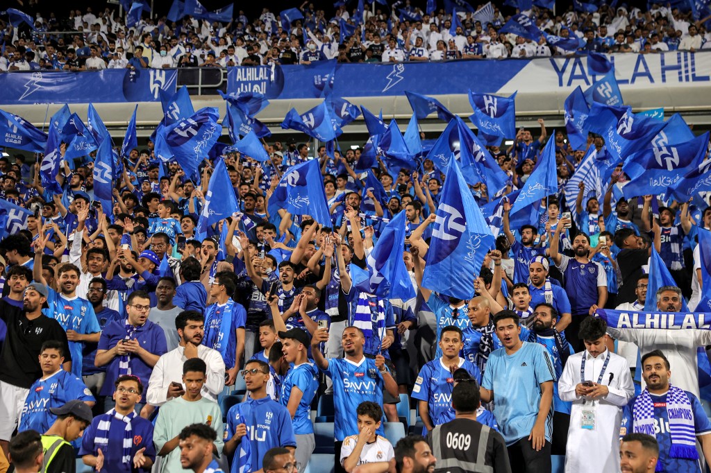 Tim asuhan Jorge Jesus itu juga mencetak rekor 34 kemenangan beruntun di semua kompetisi pada musim ini, kendati mereka tidak diperkuat Neymar yang cedera sejak Oktober tahun lalu.