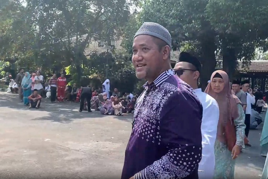 Keberangkatan ibadah haji tahun 2024 ini mungkin sangat ditunggu-tunggu oleh seorang sopir bus di Temanggung, Jawa Tengah. Setelah menunggu hampir 12 tahun, akhirnya sang sopir bisa berangkat untuk menunaikan ibadah haji.