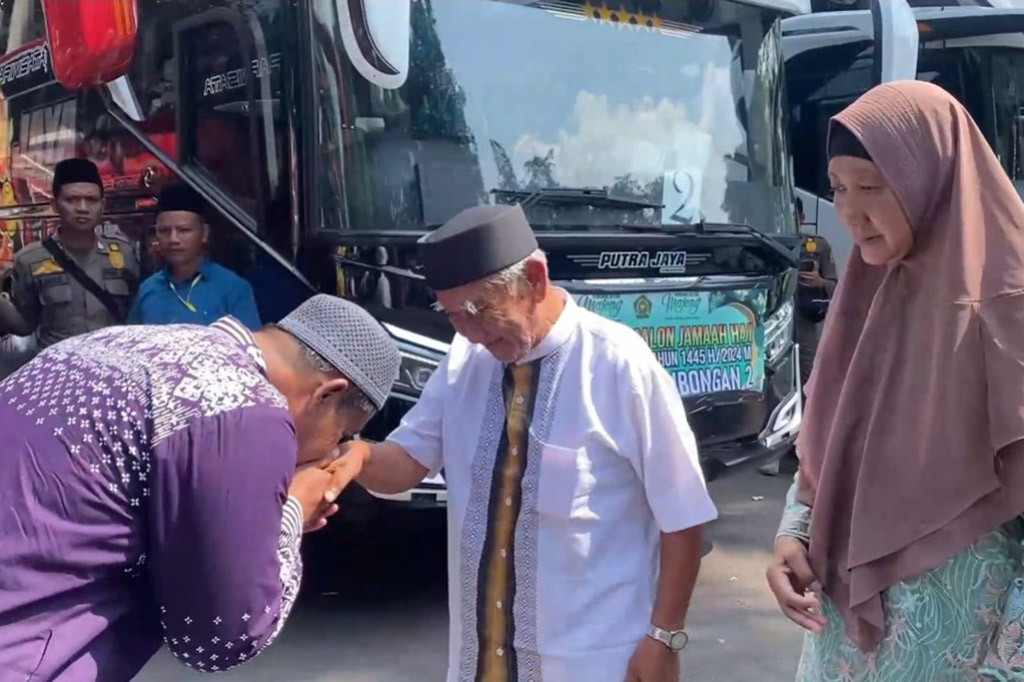 Perasaan haru dan sukacita dirasakan oleh seorang sopir bus pariwisata bernama Bambang Setyo Haryanto, Warga Desa Kedu, Temanggung karena akhirnya ia bisa menunaikan ibadah haji.