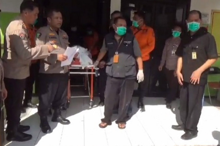 Jenazah korban kecelakaan maut di Palasari Ciater, Subang, Jawa Barat sudah diberangkatkan ke Depok, Jawa Barat, Minggu 12 Mei 2024, untuk dimakamkan di alamat masing-masing korban.