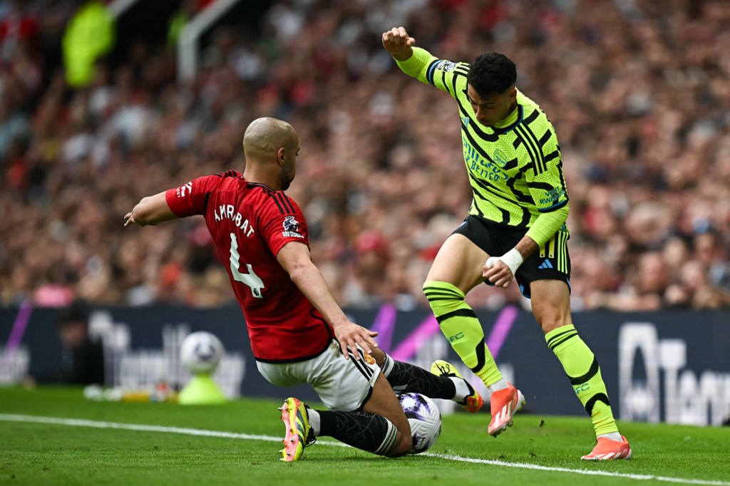 Kekalahan ini juga membuat Manchester United semakin sulit untuk mengakhiri musim di zona Eropa dengan harus mengamankan kemenangan pada dua laga tersisa, serta berharap para pesaingnya tergelincir.