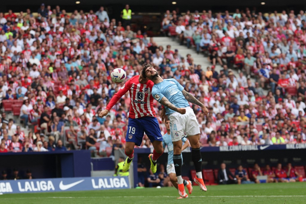 Di babak kedua, Simeone mencoba memberikan perubahan dalam menyerang dengan memasukkan Alvaro Morata menggantikan Lino. Namun, perubahan di lini depan itu belum memberi dampak.