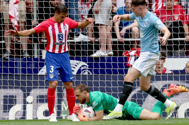 Celta Vigo beberapa kali membalas melalui serangan balik, tetapi upaya mereka belum terlalu membahayakan gawang Atletico yang dikawal Jan Oblak. Babak pertama pun berakhir tanpa gol.