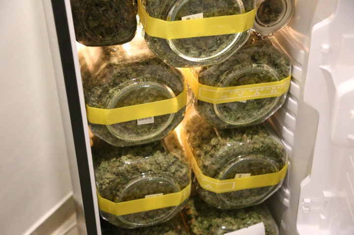 Pada penangkapan tersebut, tim juga berhasil meringkus DPO clandestine laboratorium Sunter atas nama LM. Di tangan tersangka LM polisi menemukan barang bukti sabu sebanyak 6 kg.