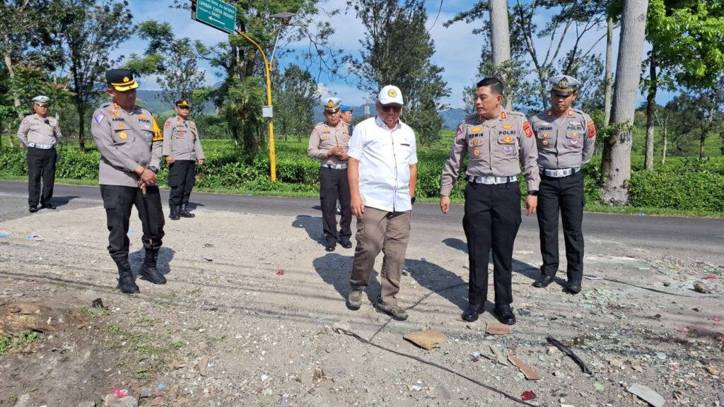 Komisi Kepolisian Nasional (Kompolnas) mendorong proses hukum yang jelas atas kecelakan bus SMK di Subang, Jawa Barat. Apalagi, peristiwa itu sampai memakan belasan korban jiwa.