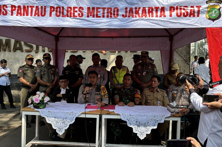 Dua dari tiga orang juru parkir (Jukir) yang mematok harga tarif parkir Rp150 ribu di seputaran Masjid Istiqlal, Sawah Besar, Jakarta Pusat ditangkap Satreskrim Polsek Sawah Besar.